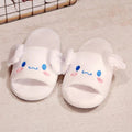 PANTUFAS DE PELÚCIA CINNAMOROLL